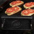 Presă din Fontă Blackstone - Accesoriu Profesional pentru Burgeri și Grătar